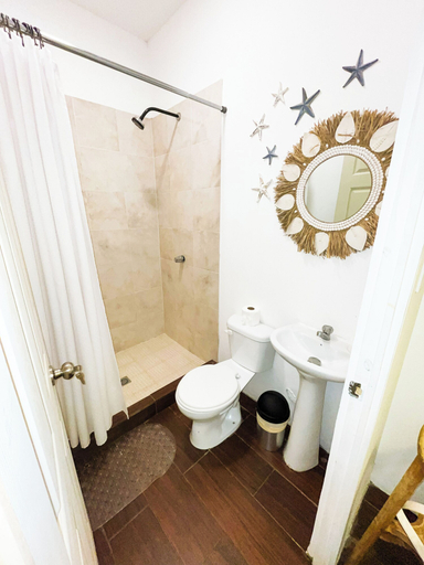 Bathroom 4, Barú, La Libertad
