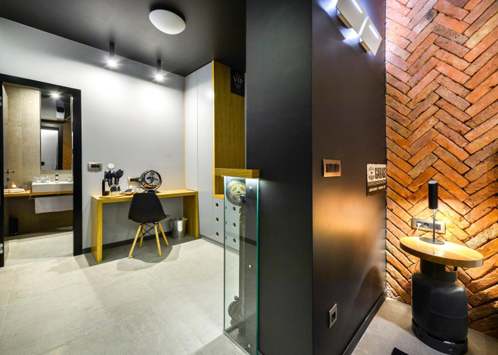Others 4, Split Industrial Design Rooms, Split