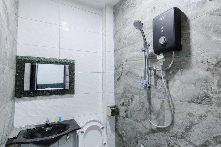 Bathroom 13