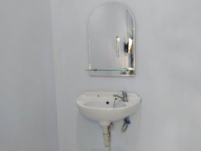 Bathroom 13
