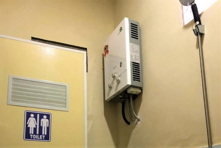 Bathroom 14
