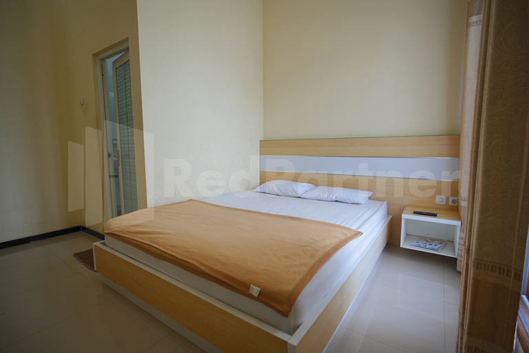Bedroom 3, One & Quin Guest House Syariah, Malang