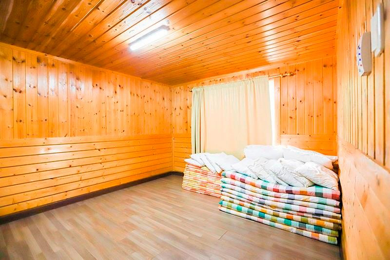 Bedroom 2, Goseong Gureumwiui Sanchaek Pension, Goseong