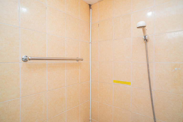 Bathroom 2, RedDoorz near Terminal Arjosari 2, Malang