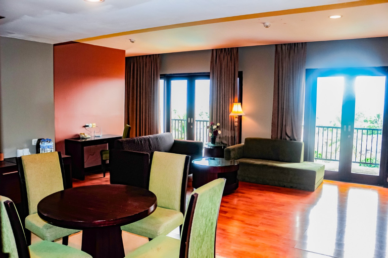 Dining Room 15