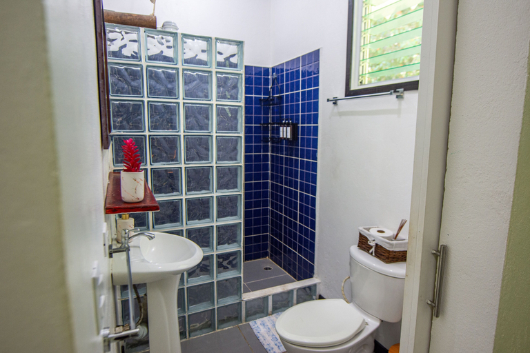 Bathroom 3, Playa Grande Lodge, Talamanca
