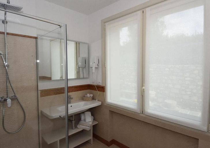 Bathroom 3, Il Colle Apartments, Como
