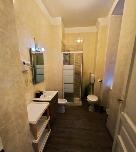 Bathroom 2, Albergo N. Brioni, Trieste