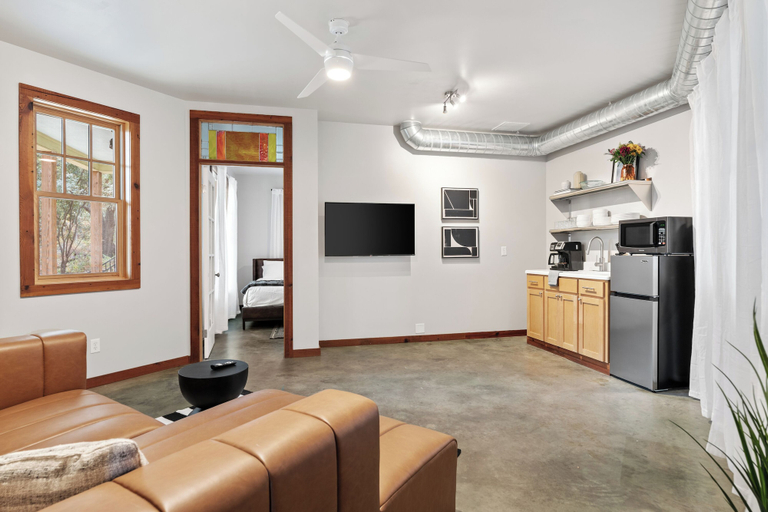 Others 4, Urban Cowboy Villas - Heart of 704, Travis