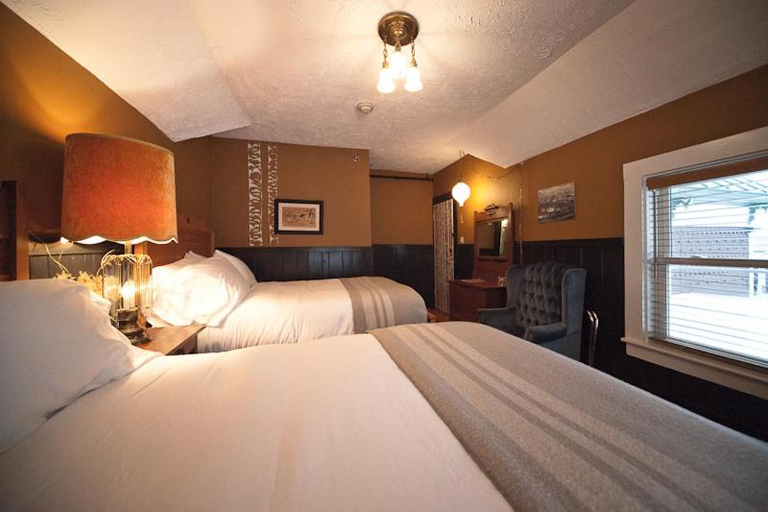 Others 5, The INN, Franklin