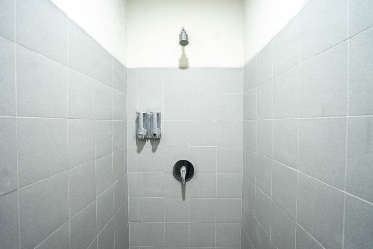 Bathroom 10