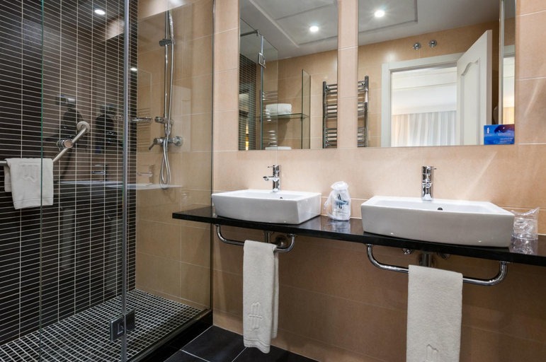 Bathroom 4, Gran Versalles, Madrid