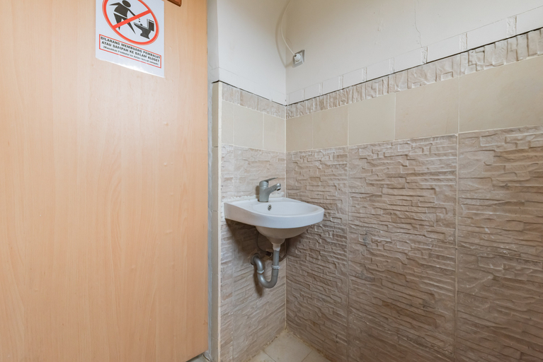 Bathroom 3, Urbanview Hotel Anggrek Puncak, Bogor