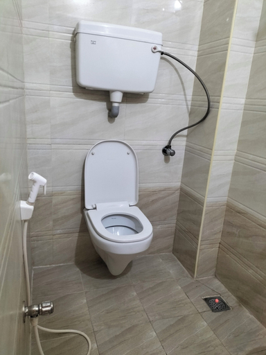 Bathroom 5, Raasaathi inn, Puducherry