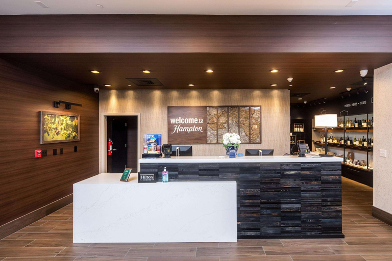 Others 5, Hampton Inn and Suites Dobson, Surry
