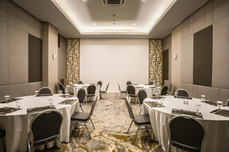Business Facilities 2, fave+ Hotel Pamanukan, Subang