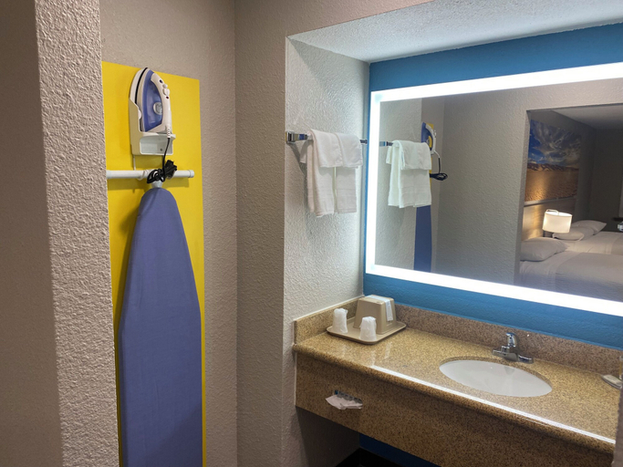 Bathroom 4, Days Inn by Wyndham El Paso West, El Paso