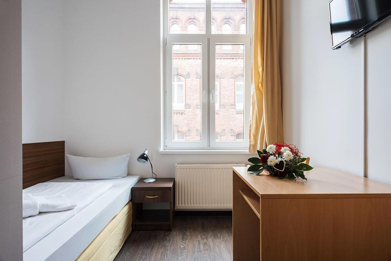 Others 5, Queens Park Hotel, Berlin