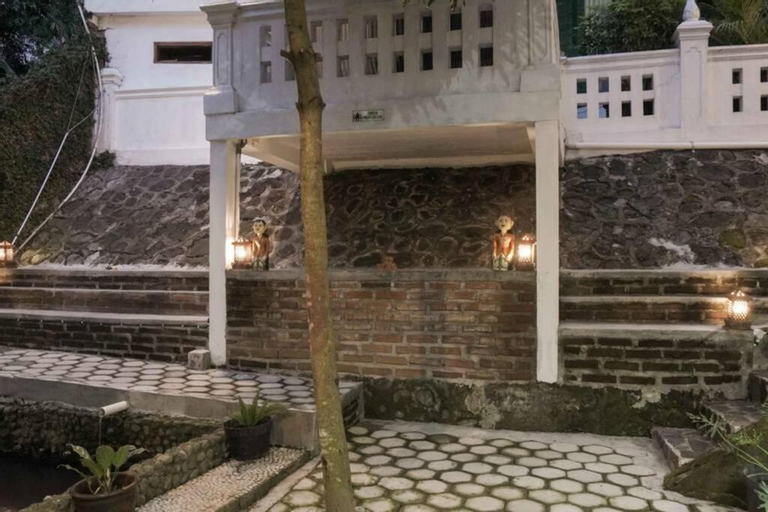 Exterior 3