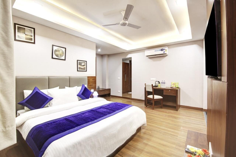 Bedroom 3, The Majesty Hotel, Delhi