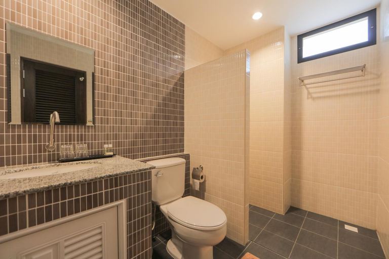 Bathroom 4, Nalanta Pattaya Hotel, Pattaya