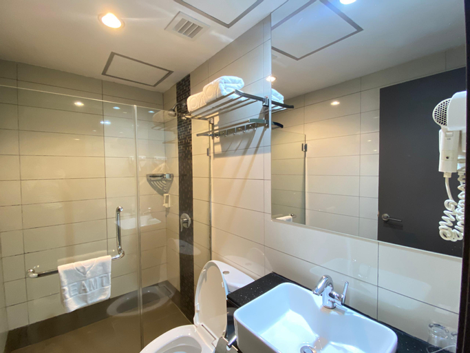 Bathroom 19