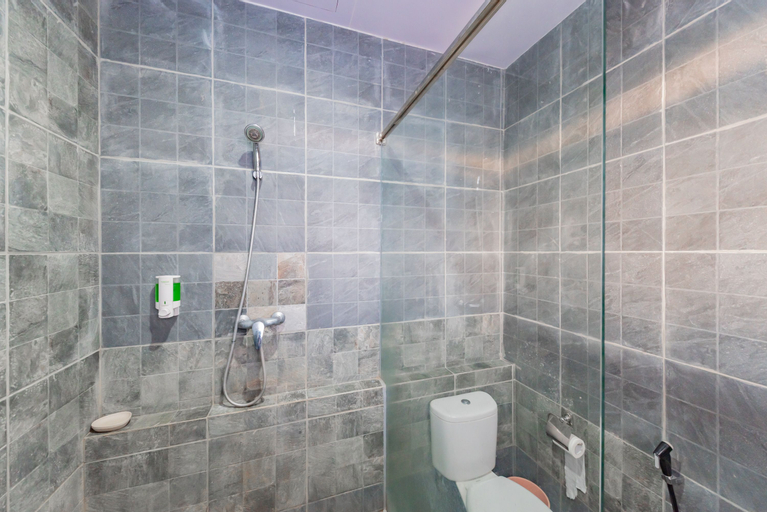 Bathroom 12