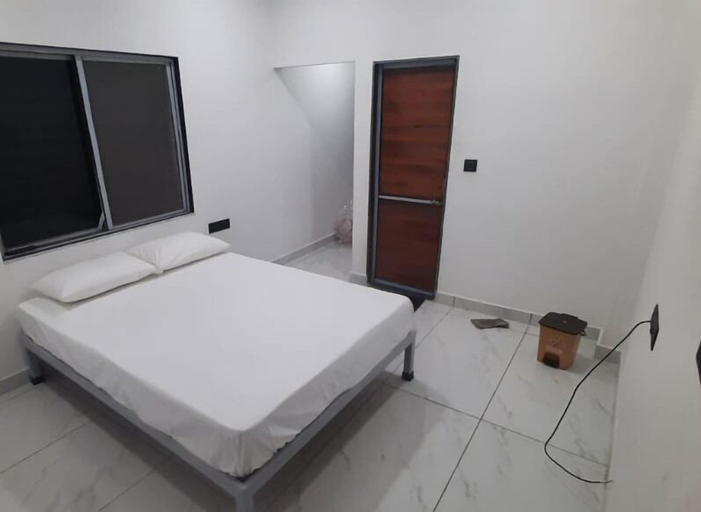 Bedroom 1, Gurukrupa Yatri Niwas, Narmada