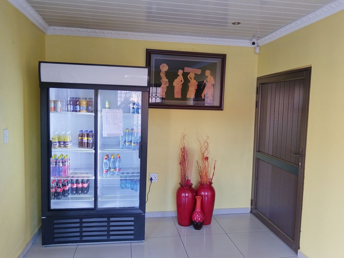 Others 4, Elson Lodge, Ekurhuleni