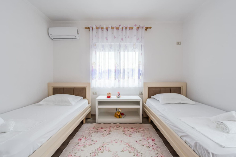 Room 2, Hometown Apartment 1 Spacious 3BR, Gjirokastrës