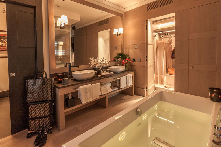 Bathroom 8