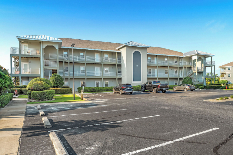 Exterior & Views 2, Romar Lakes 104B, Baldwin