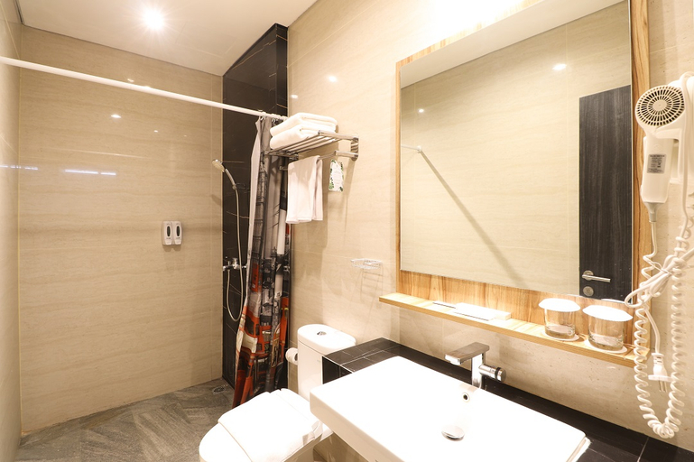 Bathroom, Fitra Hotel Majalengka, Majalengka
