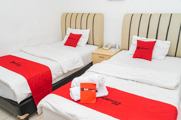 Bedroom 2, RedDoorz Plus @ Cibogo Puncak 3, Bogor