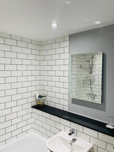 Bathroom 5, Port Gaverne Hotel, Cornwall