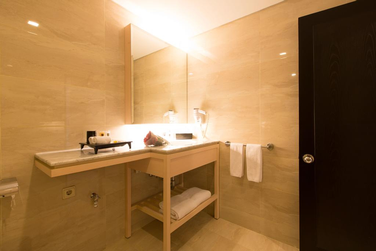 Bathroom 8