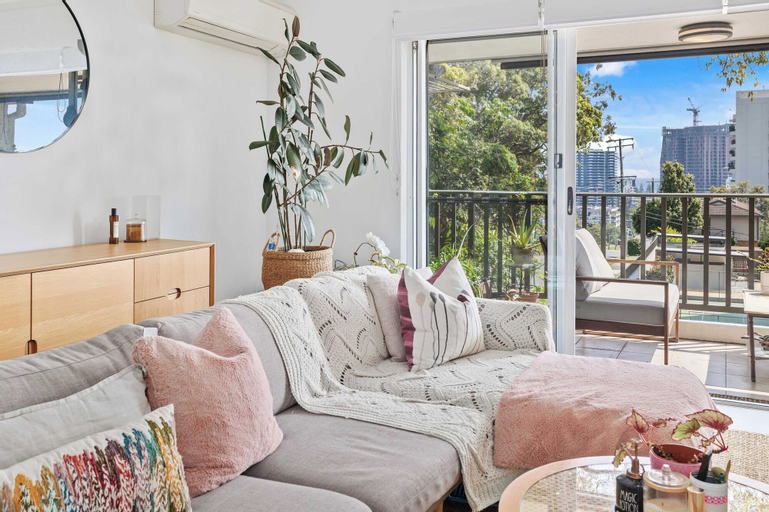 Others 5, Hillside in the heart of Burleigh, Gold Coast
