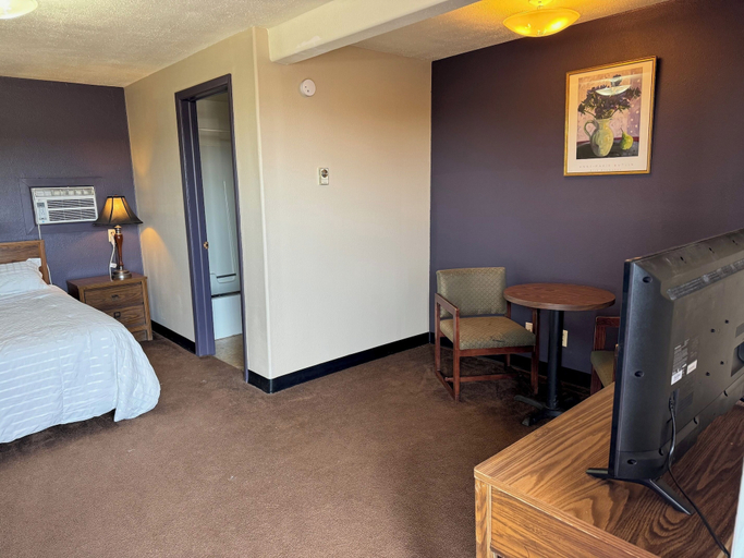 Bedroom 2, Rustic Lodge, Valley