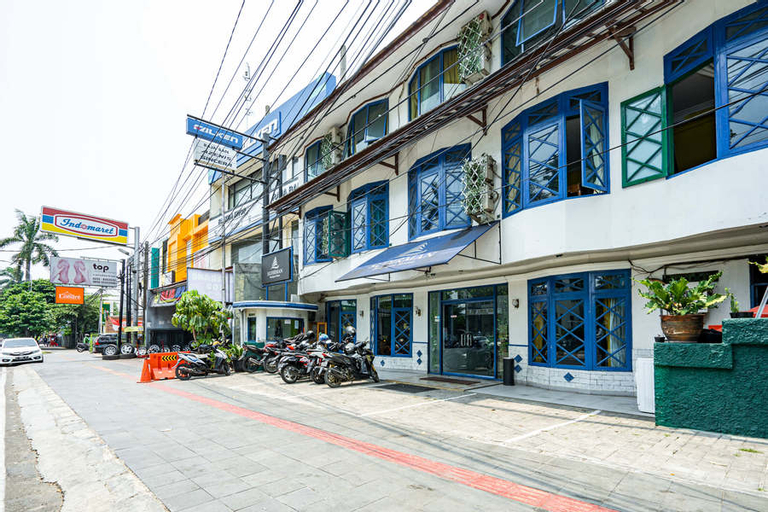 Exterior & Views, RedDoorz near Istana Bogor, Bogor