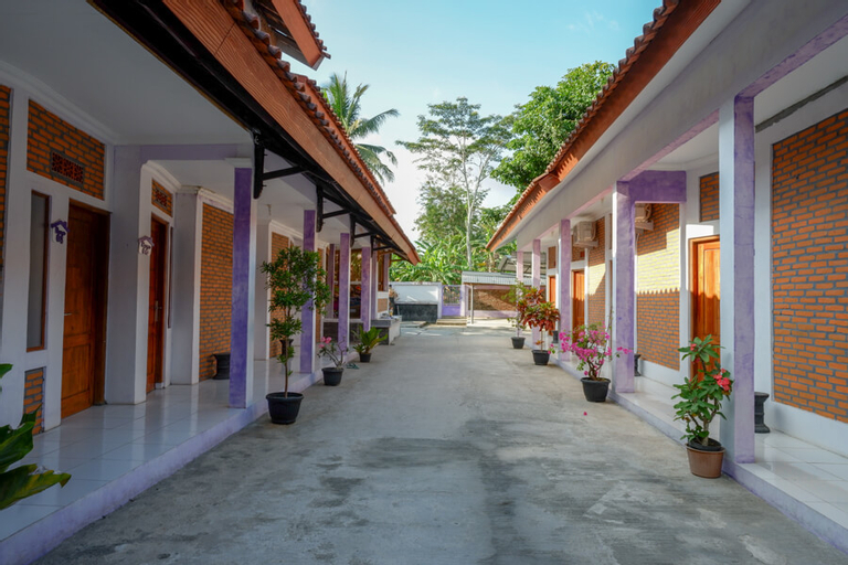 Exterior & Views 30