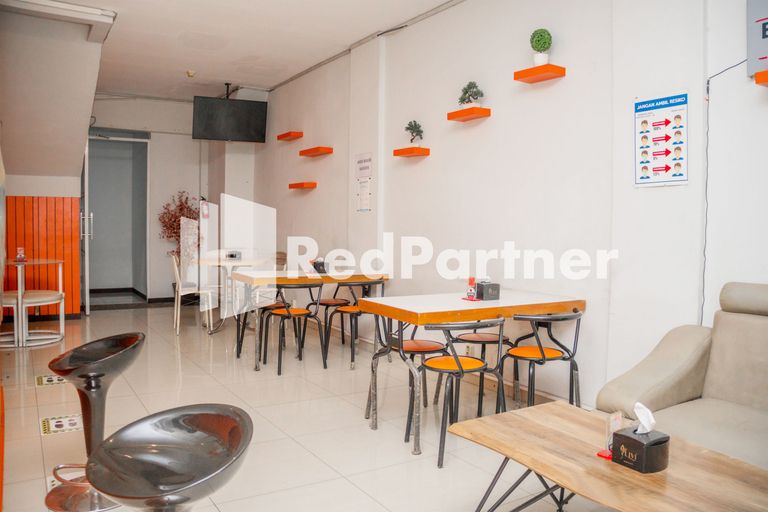 Food & Drinks 4, Hotel C18 @ Cibaduyut Mitra RedDoorz, Bandung