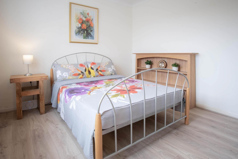 Bedroom 2, Longview - 4 Bedroom Holiday Home - Pembroke Dock, Pembrokeshire
