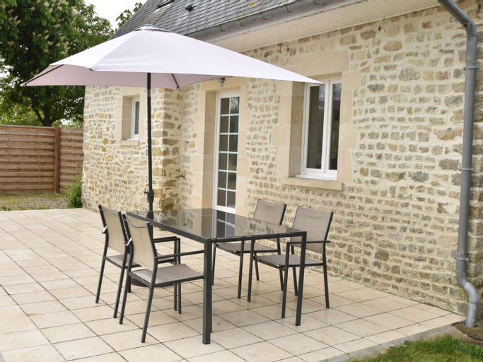 Others 3, Cottage in Fresville with Garden, Manche