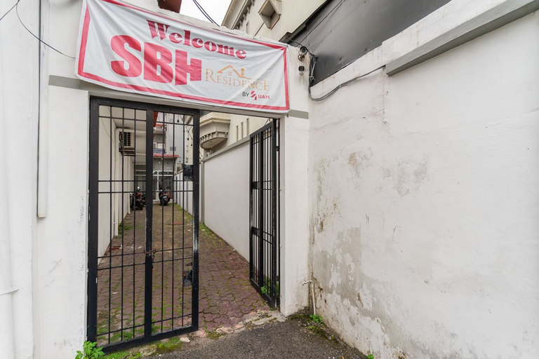 Exterior & Views, RedDoorz @ Jalan Sei Batang Hari Medan, Medan
