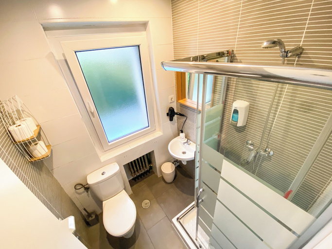 Bathroom 4, North Surf House, Asturias