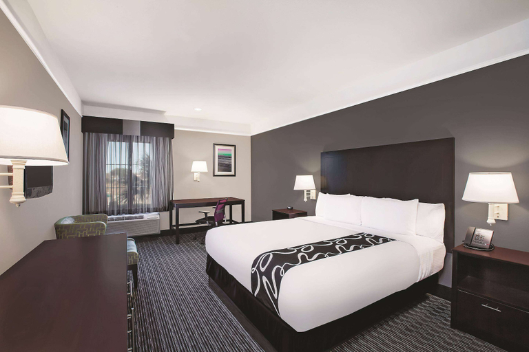 Bedroom 3, La Quinta Inn & Suites by Wyndham Beaumont West, Jefferson