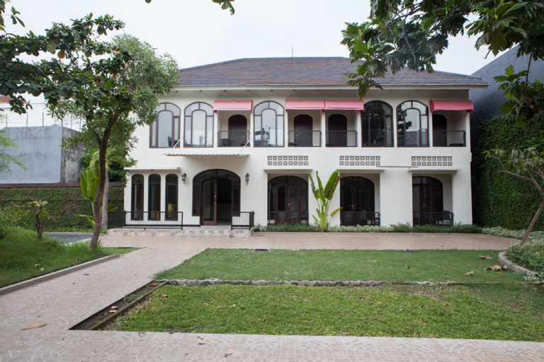 Exterior & Views 14