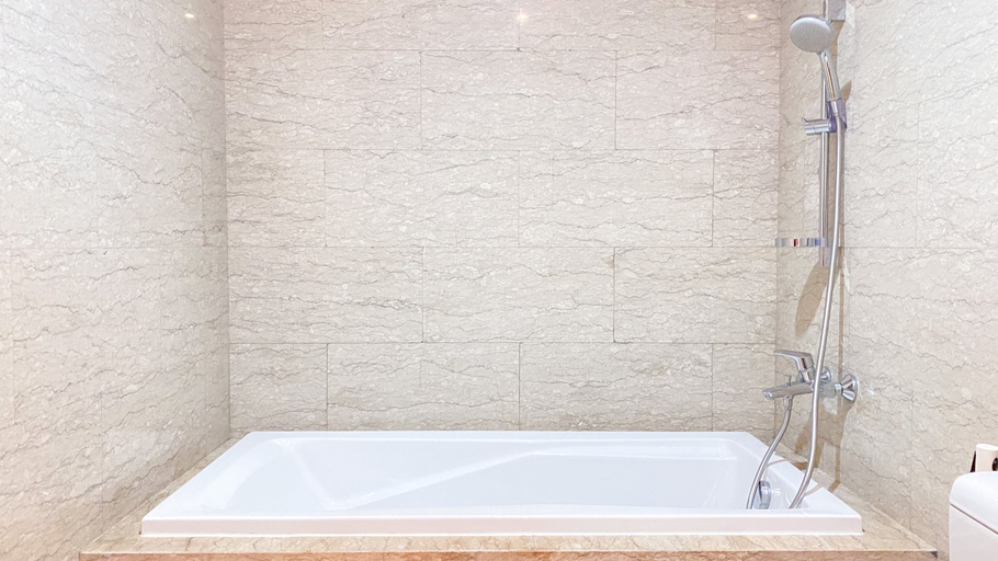 Bathroom 5, Modern and Elegant 2BR at Menteng Park Apartment By Travelio, Jakarta Pusat