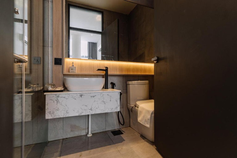 Bathroom 4, Impiana by Roxy Hotel, Kuching