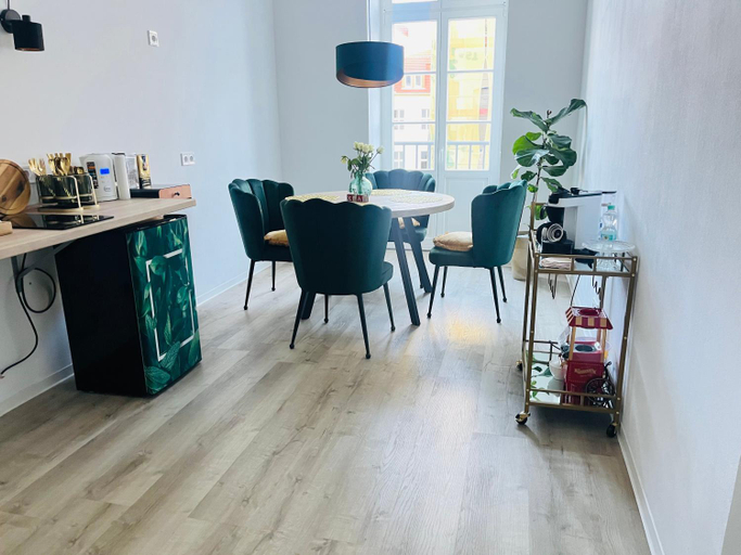 Others 4, FILMAP-Apartments-Zentrale Lage-Boxspringbett-Beamer-Popcorn-gratis Parkplatz, Görlitz